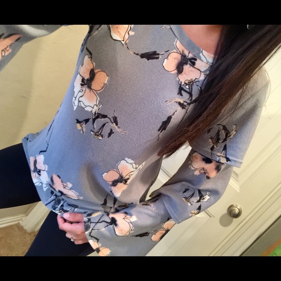 Promesa gray floral brushed tiered sleeve top S - Picture 1 of 3